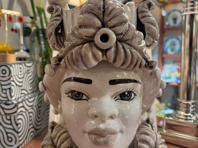 Testa di moro de 33 cm, hecha a mano en cerámica siciliana.